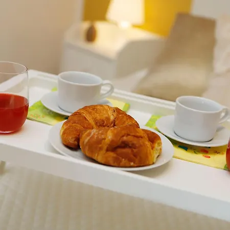 Sunflowers, Monte Bre & Wifi, Free Parking Апартаменти