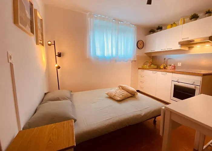 Apartamento Sunflowers, Monte Bre & Wifi, Free Parking