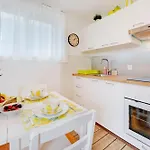 Sunflowers, Monte Bre & Wifi, Free Parking Apartmán