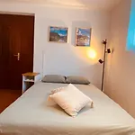 Sunflowers, Monte Bre & Wifi, Free Parking Apartmán