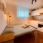 Apartmán Sunflowers, Monte Bre & Wifi, Free Parking