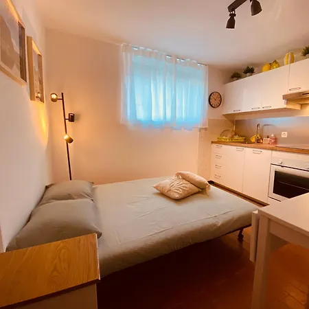 Apartment Sunflowers, Monte Bre & Wifi, Free Parking