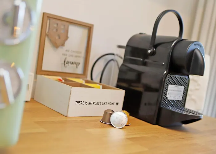 Sunflowers, Monte Bre & Wifi, Free Parking アパート *