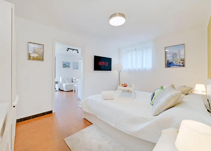 Sunflowers, Monte Bre & Wifi, Free Parking ルガーノ