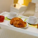 Sunflowers, Monte Bre & Wifi, Free Parking Lägenhet